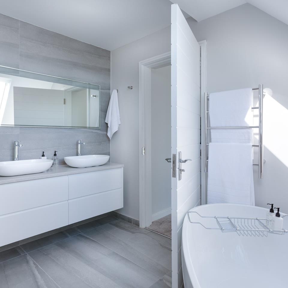 2021 Trends In Bathroom Renovations, licensed contractor Image