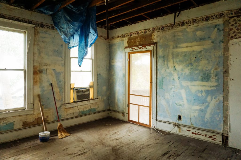 Mistakes To Avoid When Planning Your Home Renovation, licensed contractor Image